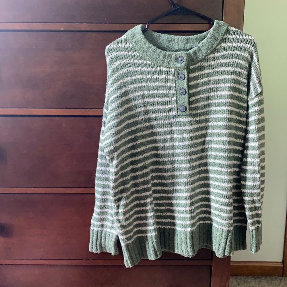 Women’s American Eagle button sweater